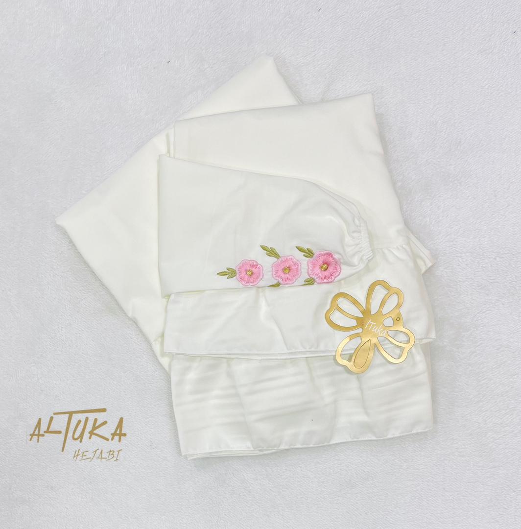 Flower damascus طقم صلاة قماشة تترون عملية ومابتحتاج كوي مع كم مطرز ورد ناعم - ALTUKA HIJABI AJMAN CITY CENTER